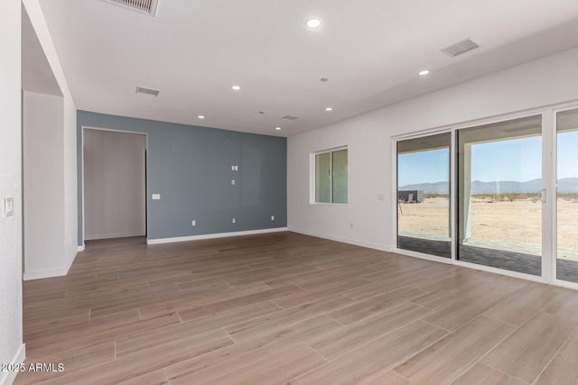 25117 W MCARTHUR Road, Wittmann, AZ 85361