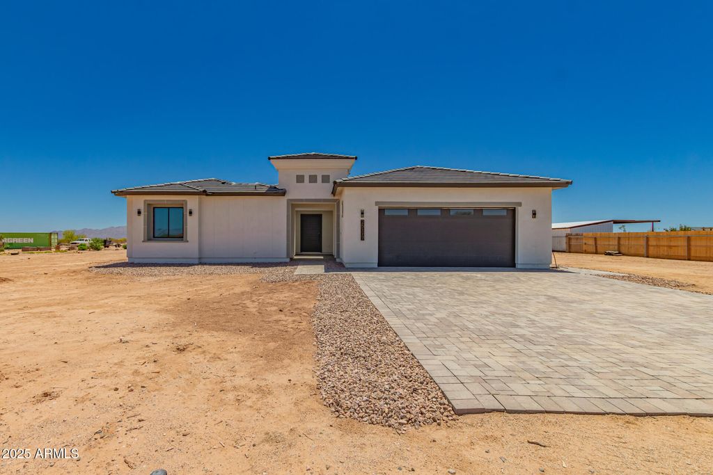 25117 W MCARTHUR Road, Wittmann, AZ 85361