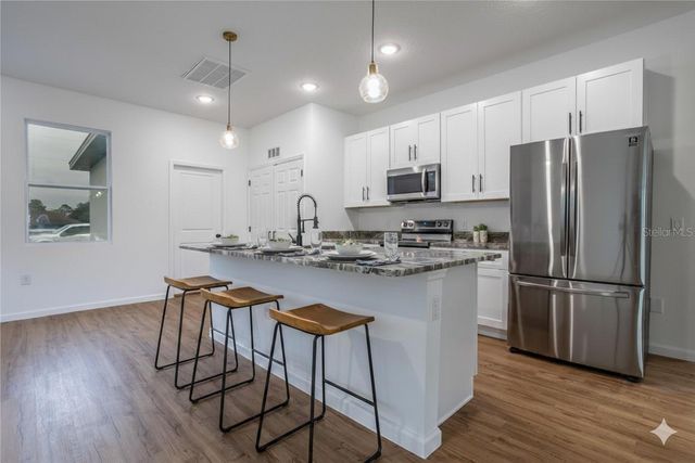 411 ST JOHNS LANE, Kissimmee, FL 34759