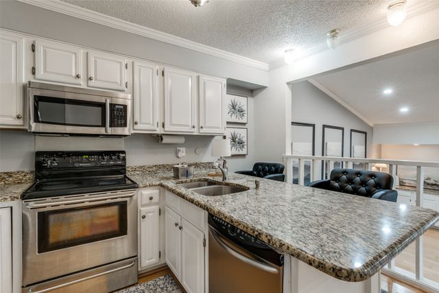 6107 Summer Creek Circle, Dallas, TX 75231