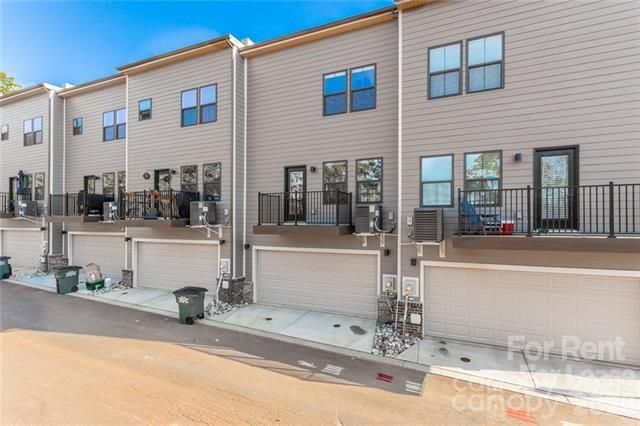 657 Uwharrie River Road, Charlotte, NC 28211