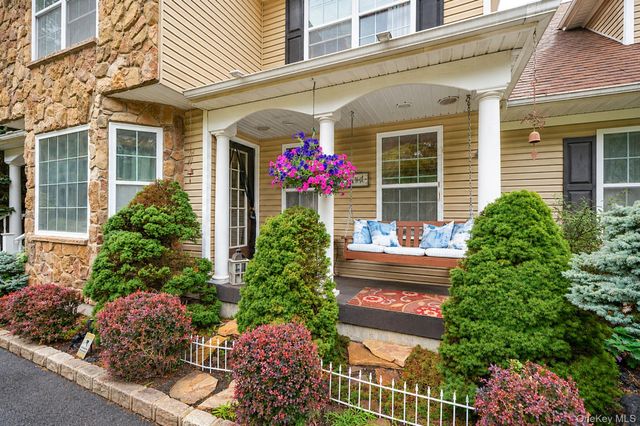 17 Holmes Avenue, Eastport, NY 11941