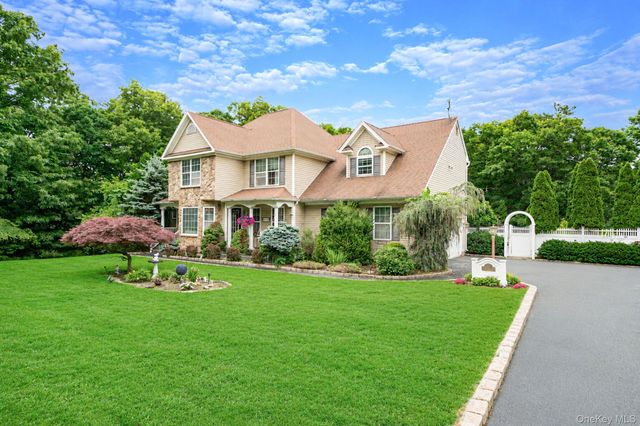 17 Holmes Avenue, Eastport, NY 11941