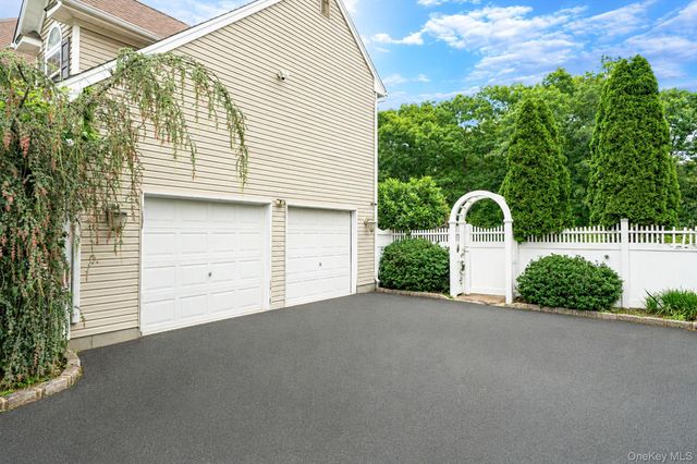 17 Holmes Avenue, Eastport, NY 11941