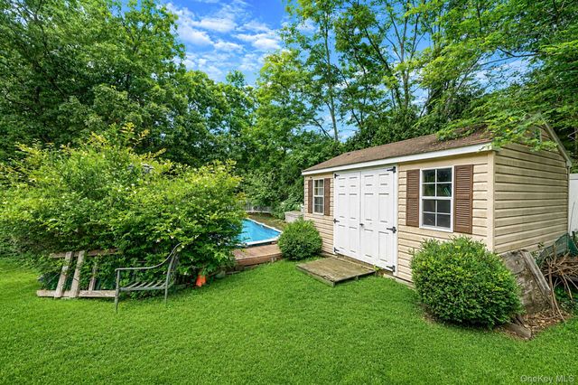 17 Holmes Avenue, Eastport, NY 11941