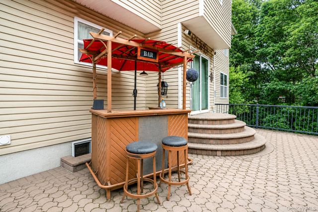 17 Holmes Avenue, Eastport, NY 11941
