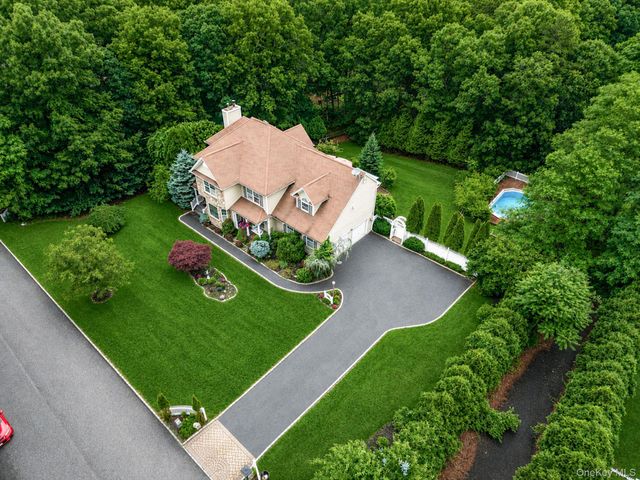 17 Holmes Avenue, Eastport, NY 11941