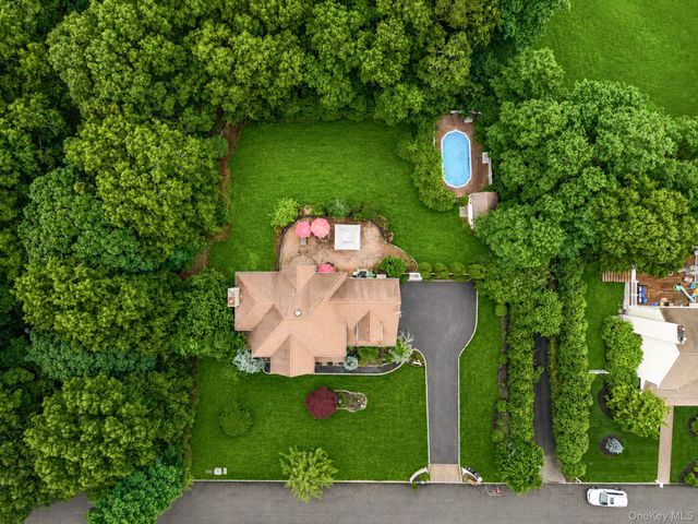 17 Holmes Avenue, Eastport, NY 11941