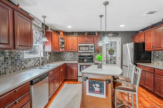 17 Holmes Avenue, Eastport, NY 11941