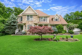 17 Holmes Avenue, Eastport, NY 11941