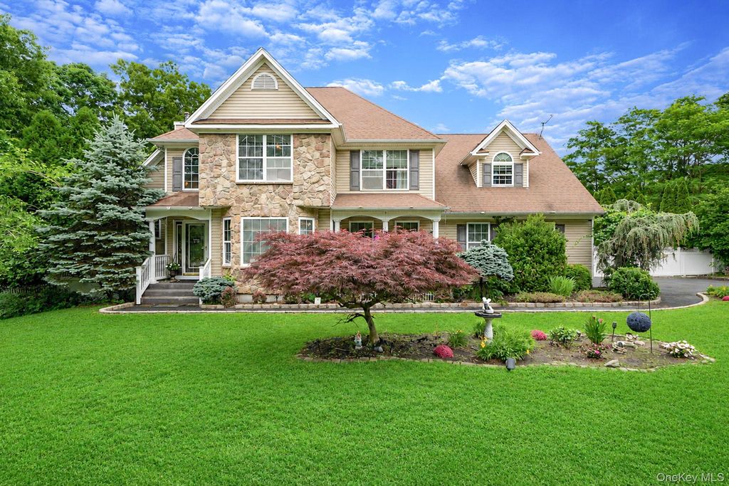 17 Holmes Avenue, Eastport, NY 11941