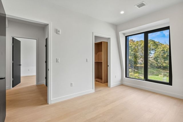 22 High Street 6, Boston, MA 02122