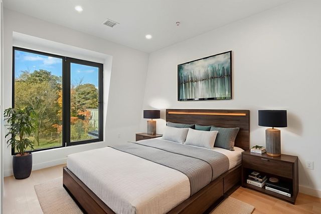 22 High Street 6, Boston, MA 02122