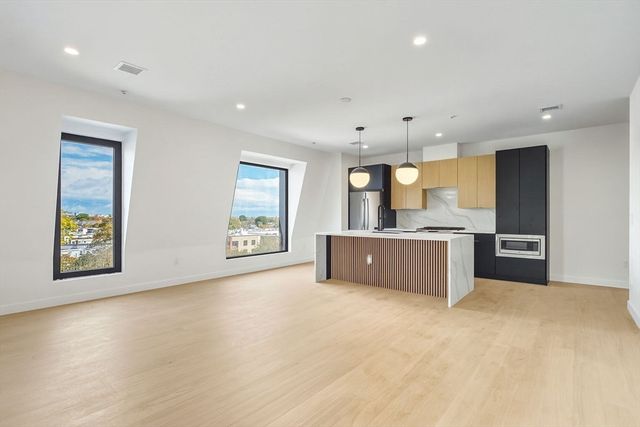 22 High Street 6, Boston, MA 02122