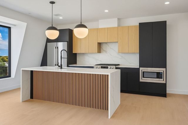 22 High Street 6, Boston, MA 02122