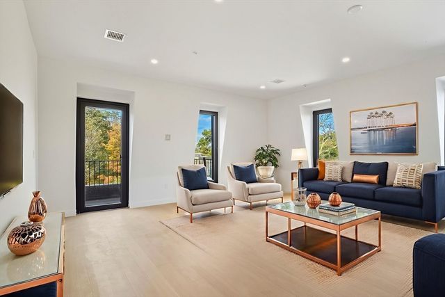 22 High Street 6, Boston, MA 02122
