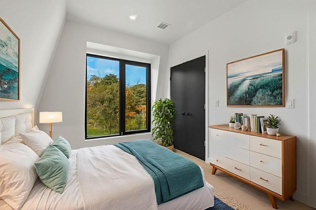 22 High Street 6, Boston, MA 02122