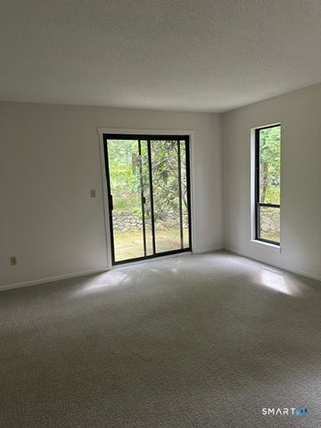 18 Heritage Crest D, Southbury, CT 06488