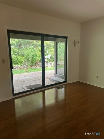 18 Heritage Crest D, Southbury, CT 06488
