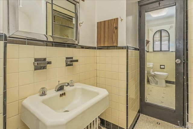 254-23 83rd Avenue, Glen Oaks, NY 11004