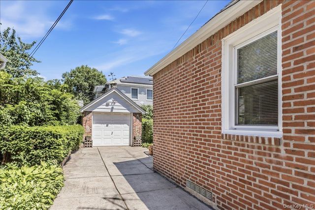 254-23 83rd Avenue, Glen Oaks, NY 11004