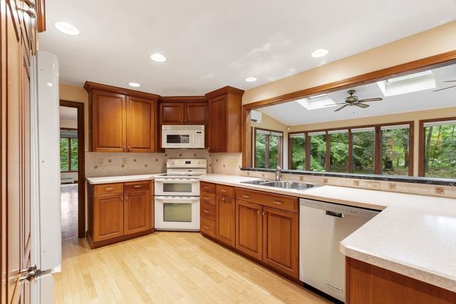 23 Banbury Dr, Westford, MA 01886