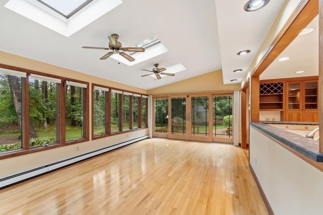 23 Banbury Dr, Westford, MA 01886