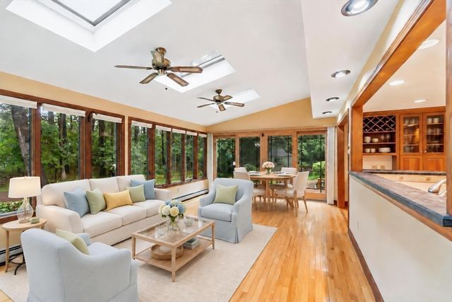23 Banbury Dr, Westford, MA 01886