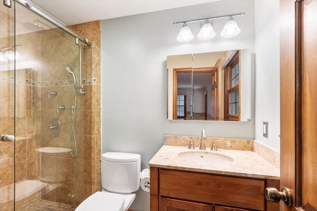 23 Banbury Dr, Westford, MA 01886