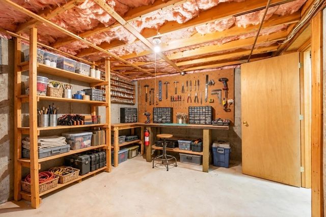 23 Banbury Dr, Westford, MA 01886