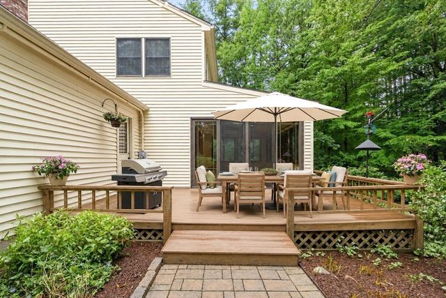 23 Banbury Dr, Westford, MA 01886