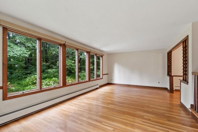 23 Banbury Dr, Westford, MA 01886