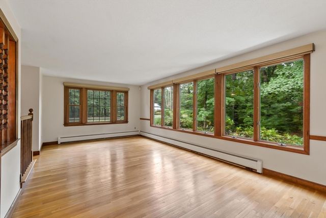 23 Banbury Dr, Westford, MA 01886