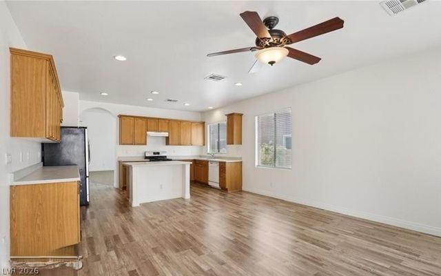 5433 Overlook Valley Street, North Las Vegas, NV 89081