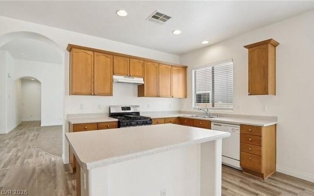 5433 Overlook Valley Street, North Las Vegas, NV 89081