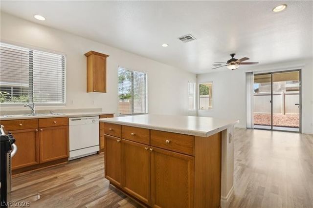 5433 Overlook Valley Street, North Las Vegas, NV 89081