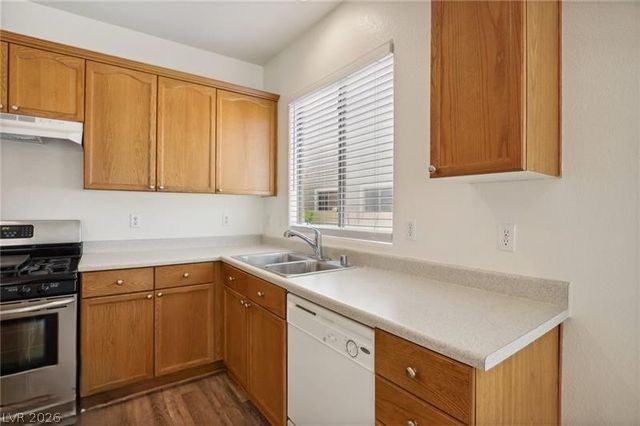 5433 Overlook Valley Street, North Las Vegas, NV 89081