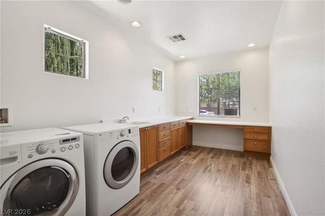 5433 Overlook Valley Street, North Las Vegas, NV 89081