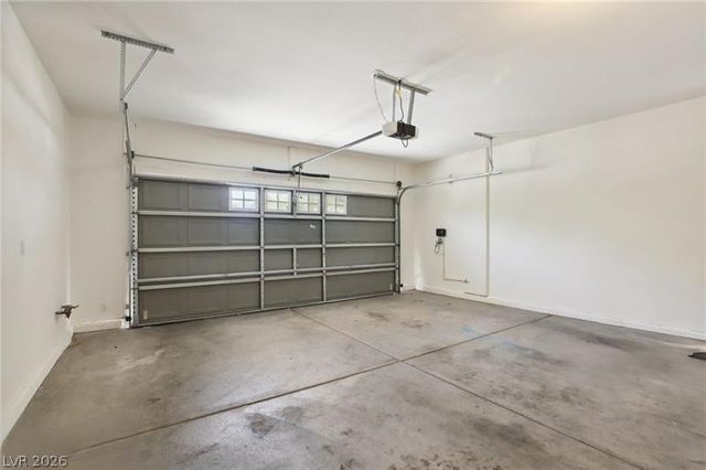 5433 Overlook Valley Street, North Las Vegas, NV 89081