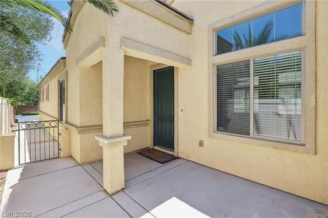 5433 Overlook Valley Street, North Las Vegas, NV 89081