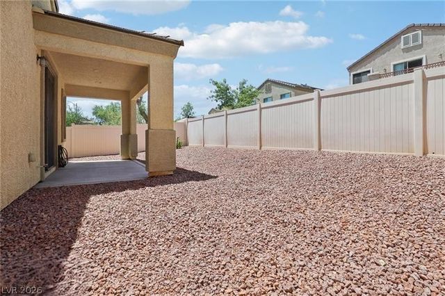 5433 Overlook Valley Street, North Las Vegas, NV 89081