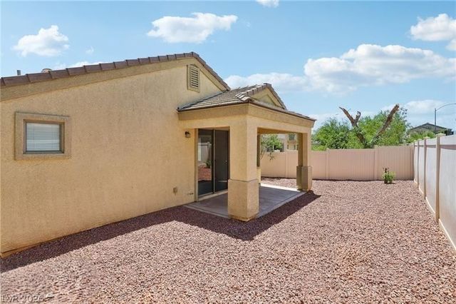 5433 Overlook Valley Street, North Las Vegas, NV 89081