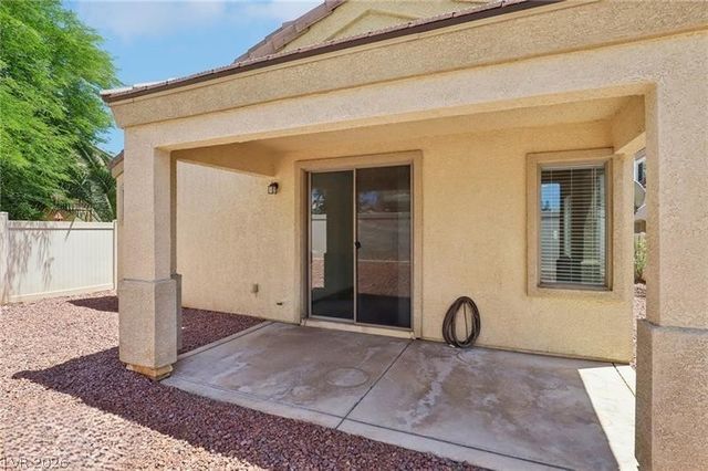 5433 Overlook Valley Street, North Las Vegas, NV 89081