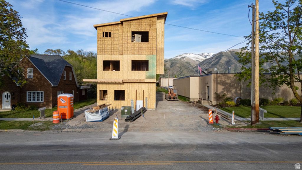 Image 4 of property listing at 452 N 100 W #103, Logan, UT 84321