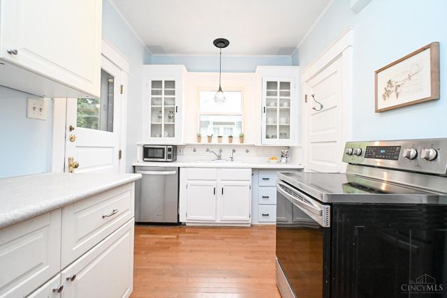 1525 Maple Avenue, Wyoming, OH 45215