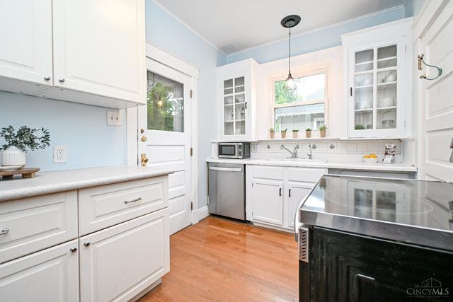 1525 Maple Avenue, Wyoming, OH 45215