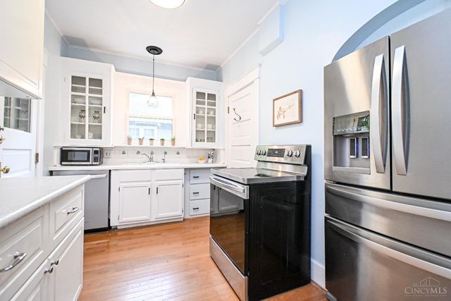 1525 Maple Avenue, Wyoming, OH 45215