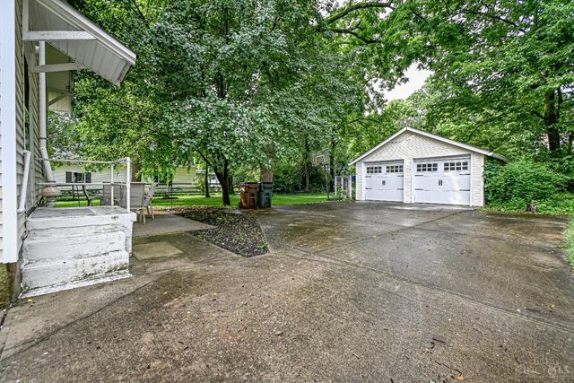 1525 Maple Avenue, Wyoming, OH 45215