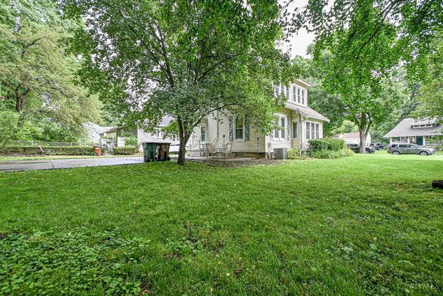 1525 Maple Avenue, Wyoming, OH 45215