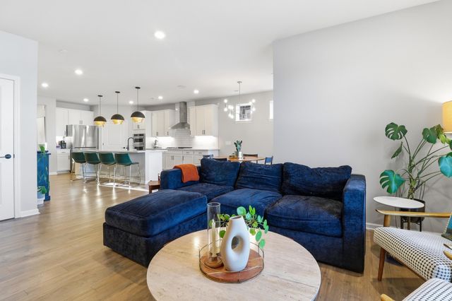 4557 Schilling Way, Woodbury, MN 55129